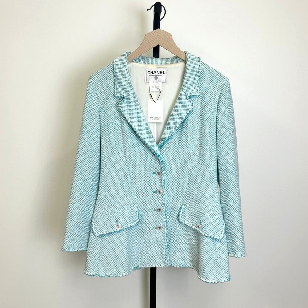 CHANEL Vintage Turquoise White Tweed Jacket Skirt Suit 42 CC Logo Button Blazer